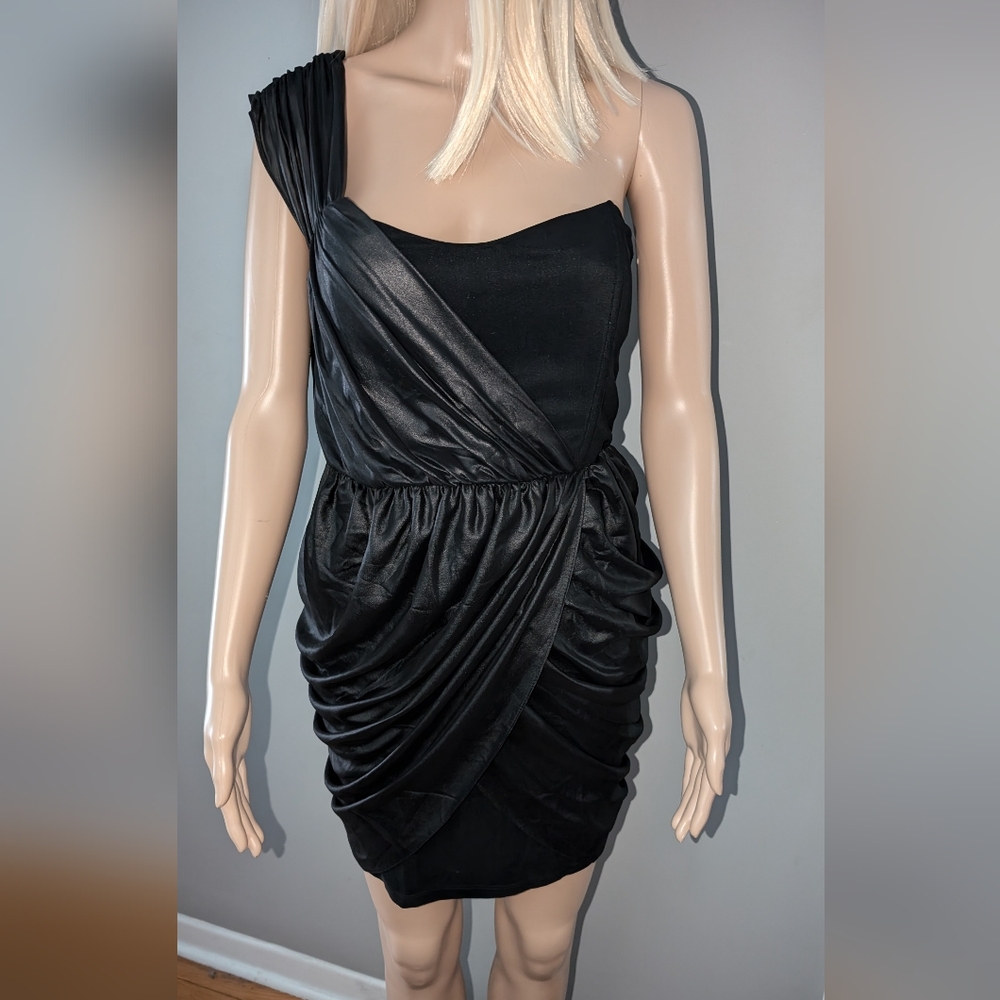 BEBE Kardashians Mini dress LBD Size M. Black. Tulip Skirt. One shoulder.